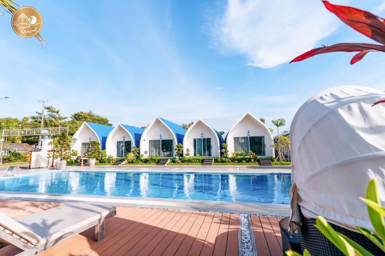 Jasmine River Front Hotel Kampot Exterior foto