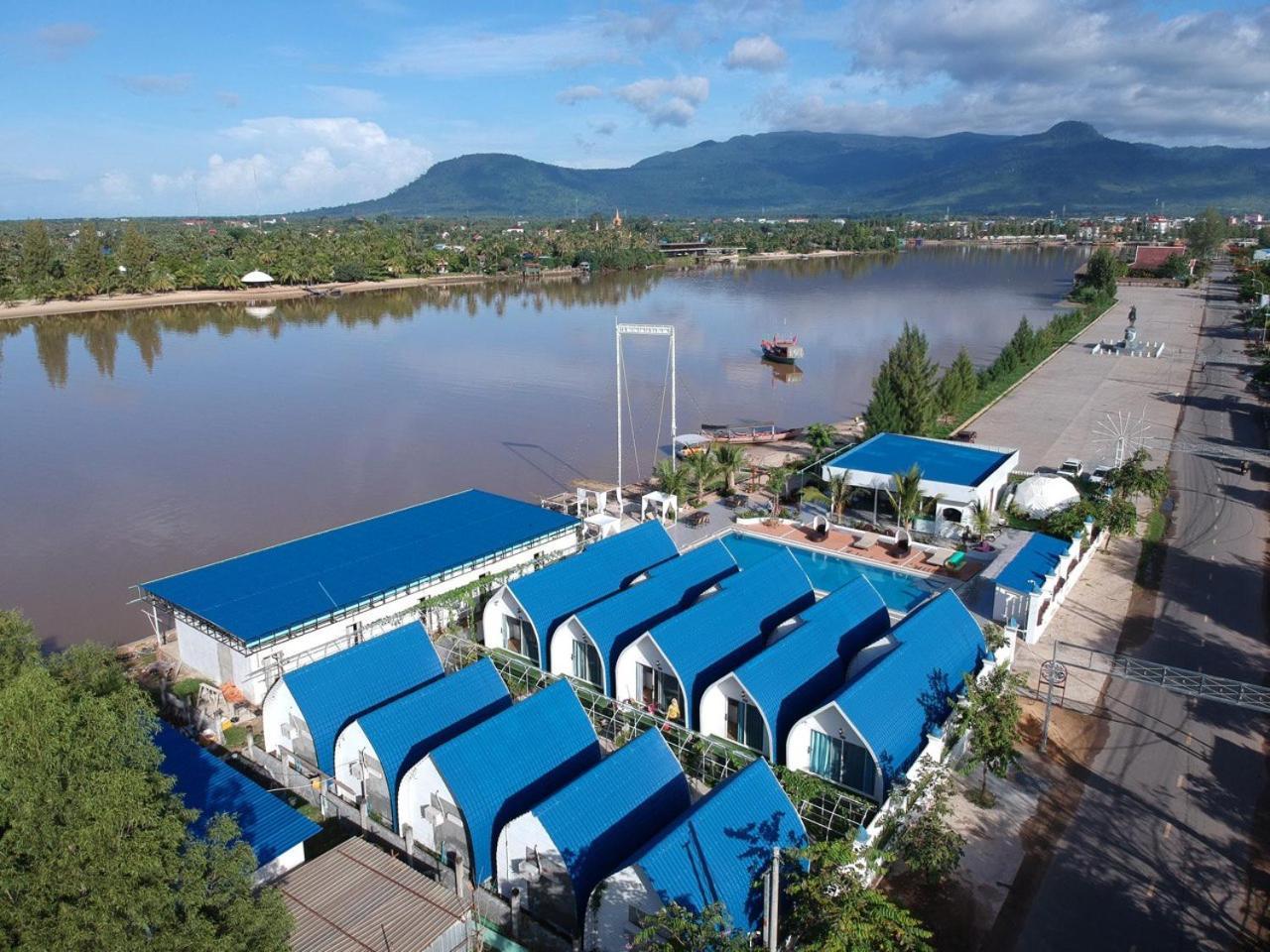 Jasmine River Front Hotel Kampot Exterior foto
