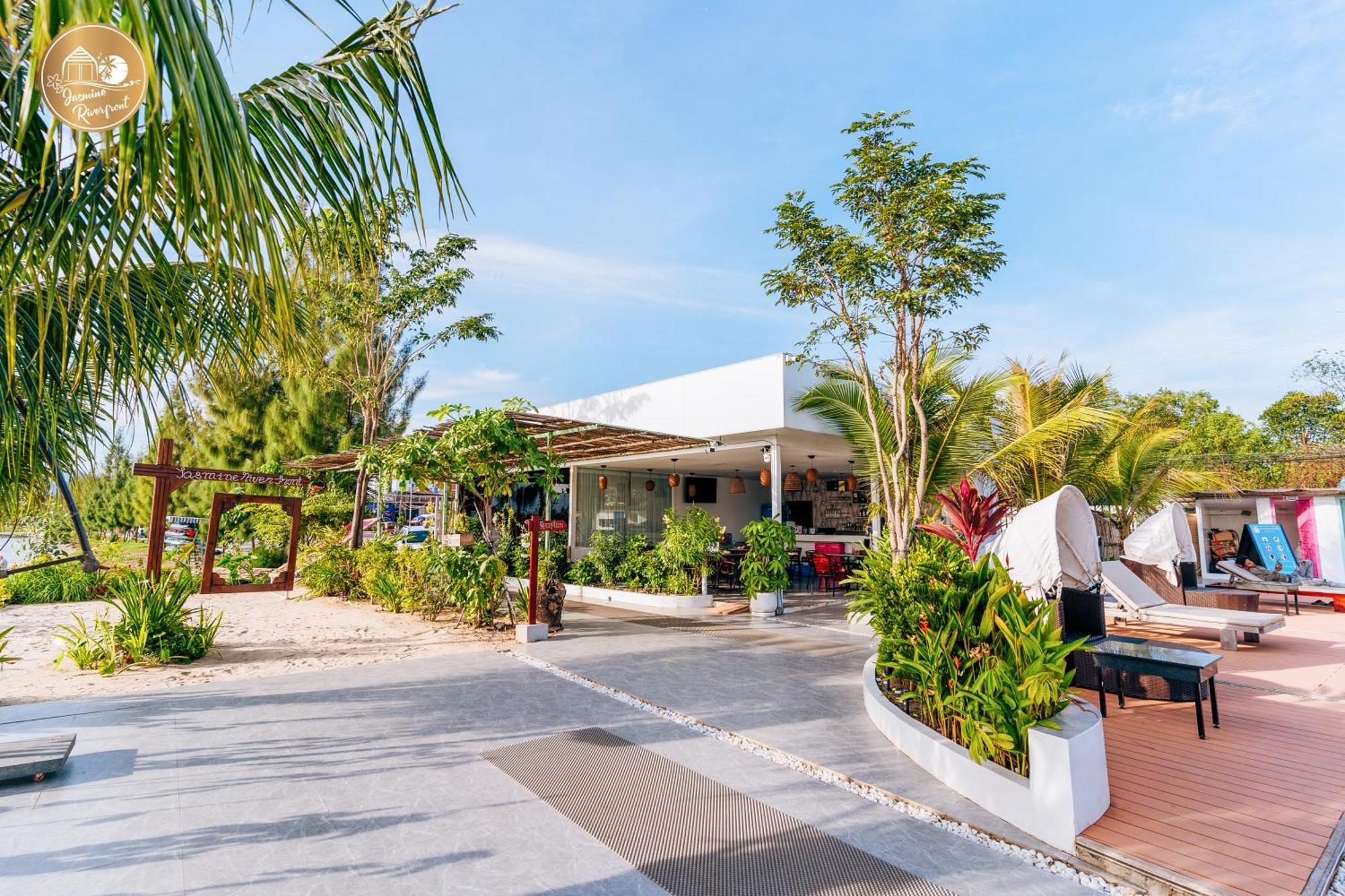 Jasmine River Front Hotel Kampot Exterior foto