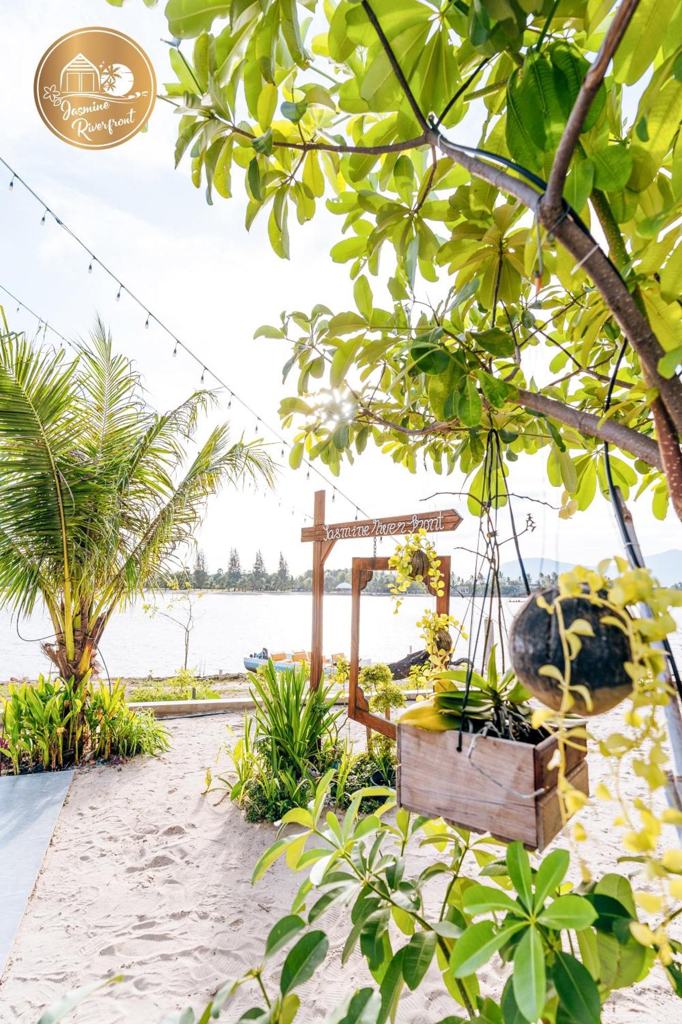 Jasmine River Front Hotel Kampot Exterior foto